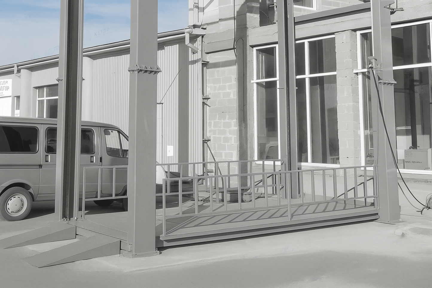 FF – Four-Post Platform Lift